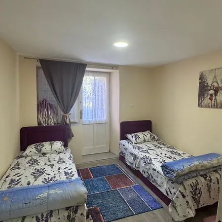 Kwatera prywatna Old Street 2 *